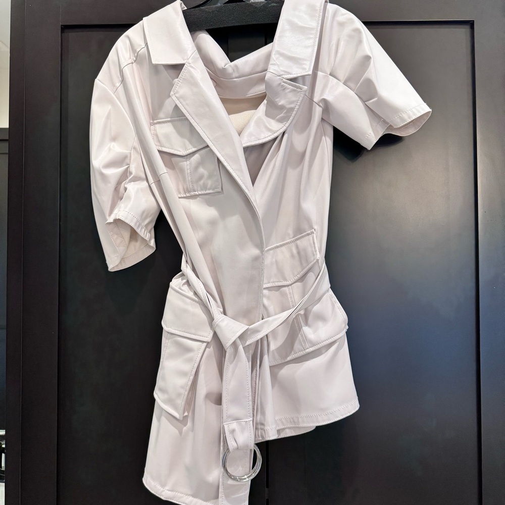 EUC Cinq a sept ivory shortsleeved faux off shoulder leather jacket size 10 - Picture 4 of 9